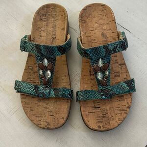 VIONIC Green Embellished Sandals